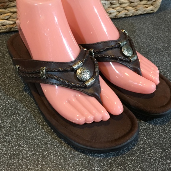 Minnetonka Brown Suede Thong Sandals with Braided Strap - Picture 12 of 15